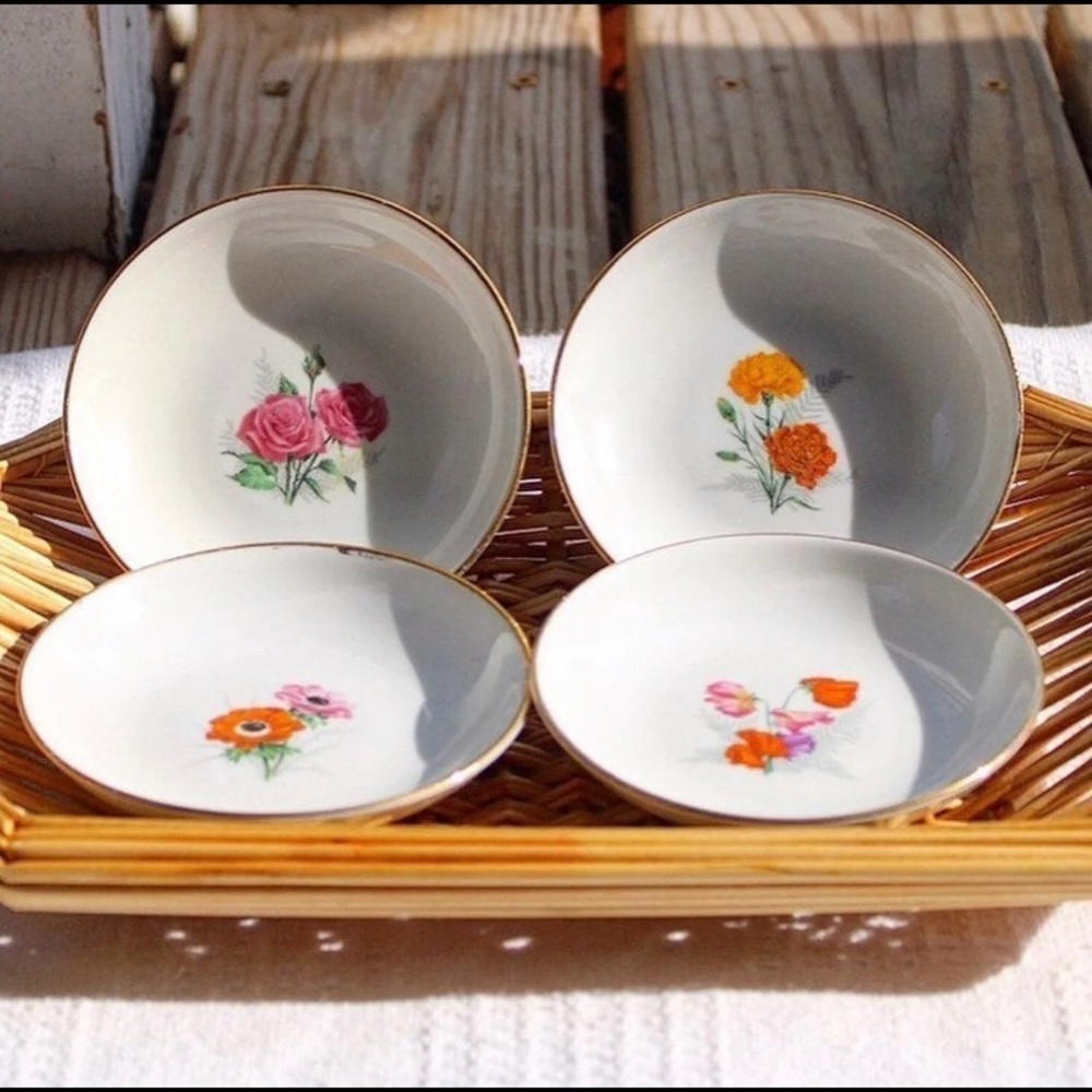 Vintage Decorative Floral Plates Set of 4